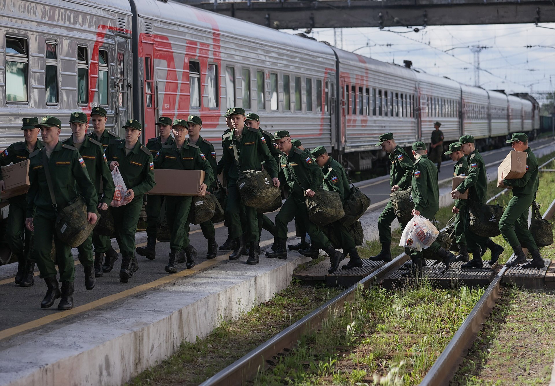 Служу по собственному желанию: как стать добровольцем и принять участие в  специальной военной операции | Объясняем.рф